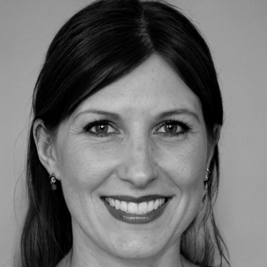Elisabeta Călinescu, Director Analiză Financiară